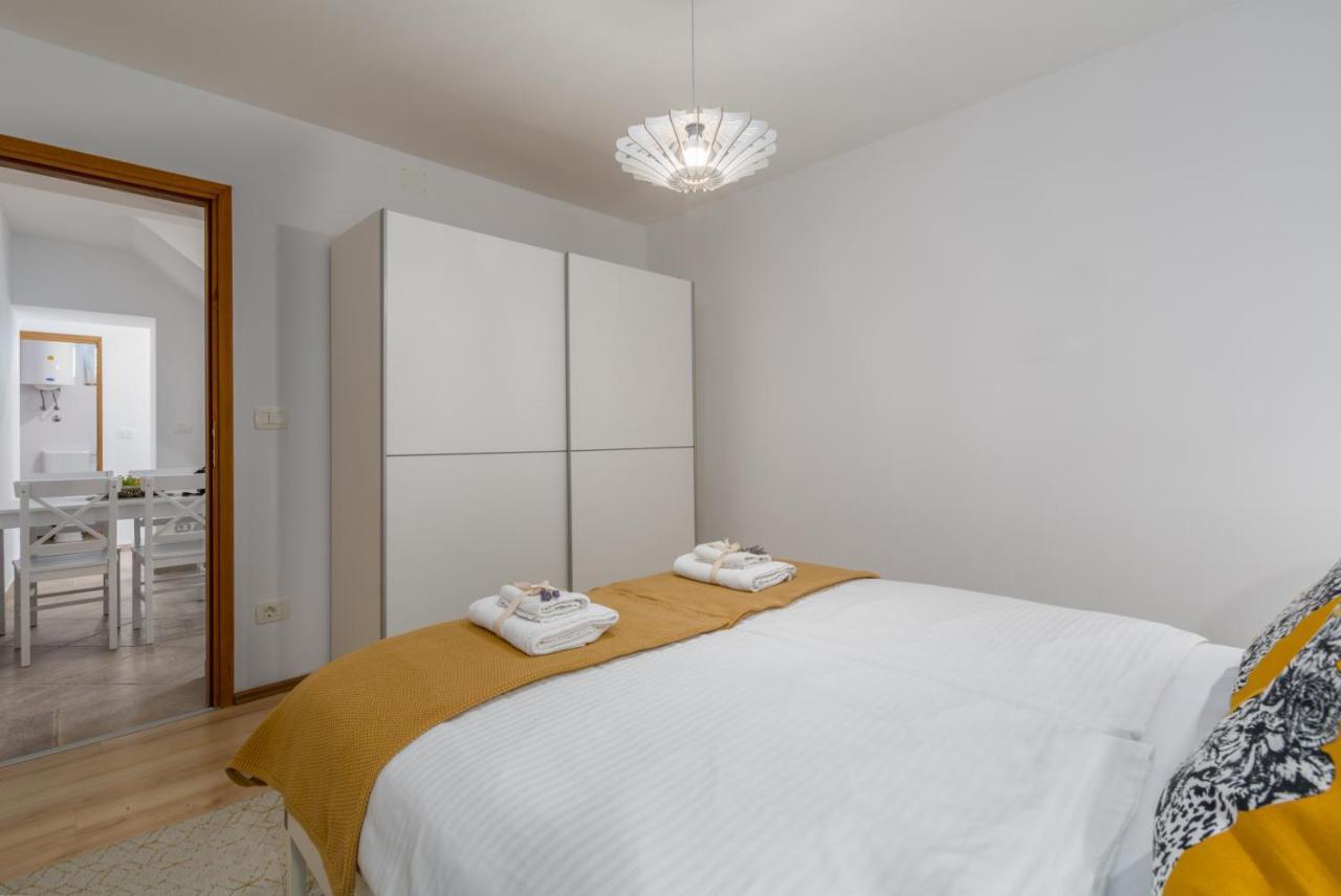 Apartments Agata Novigrad  Bagian luar foto